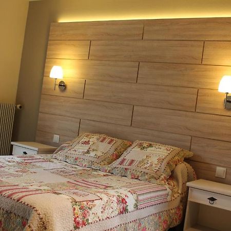 Hotel Restaurant Aux Genets D'Or Mandailles-Saint-Julien المظهر الخارجي الصورة